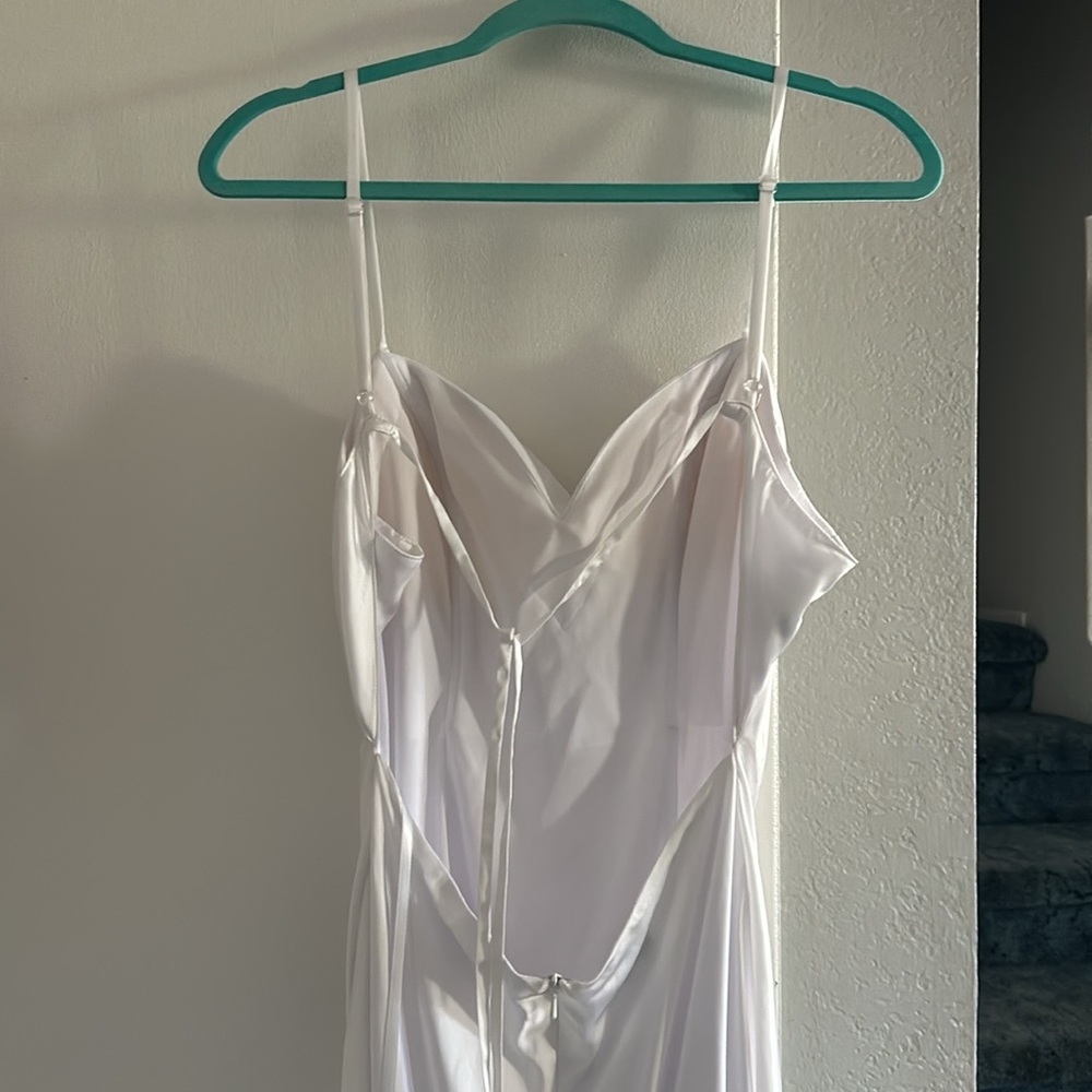 Wedding dress, silk white dress. - Picture 7 of 10